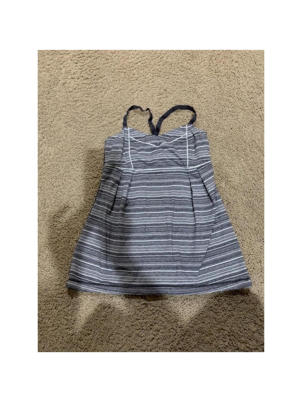 Women's LULULEMON gray/white striped tank top racer back Size 6